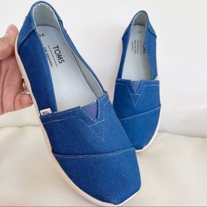 Tom’s Navy Blue Canvas Alpargata Shoe, Youth 1